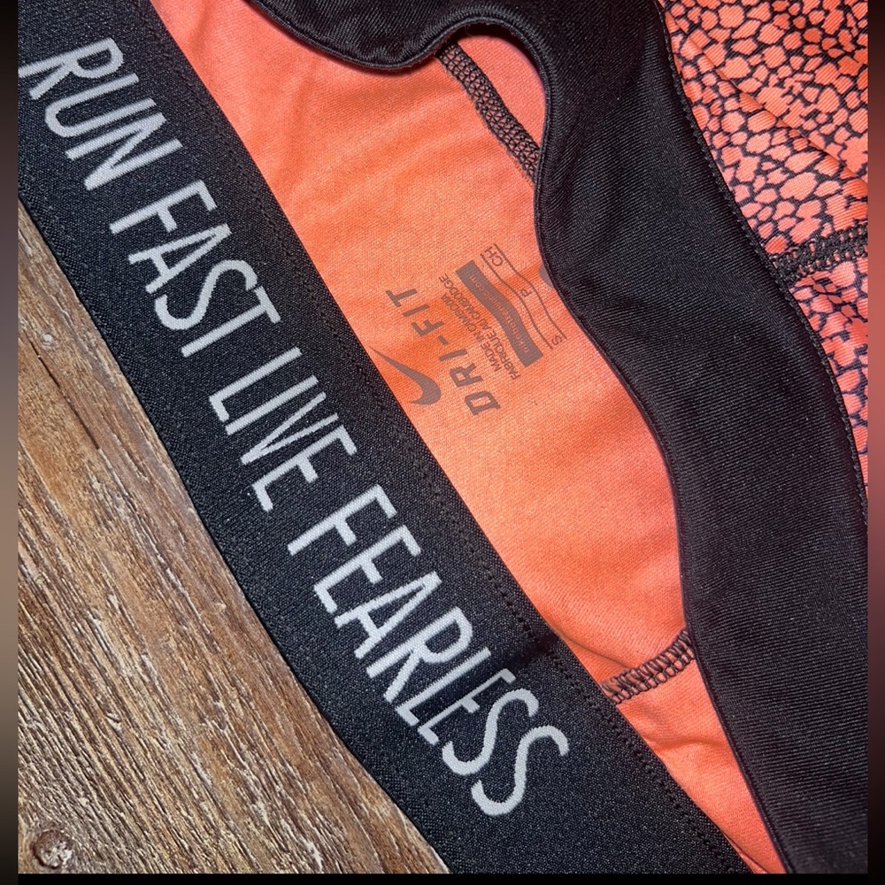 WOMENS NIKE DRI FIT TIGHT FIT RELAY PRINTED CROP RUNNING CAPRI SIZE S